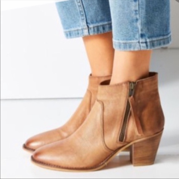 Urban Outfitters ankle booties, size 7.5, 3”heel, camel color - Picture 2 of 7